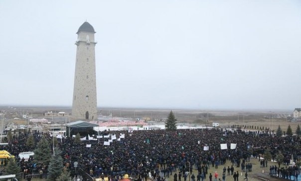 Мусульмане выступили против карикатур на пророка - в Ингушетии прошла многотысячная акция. Видео Мусульмане выступили против карикатур на пророка - в Ингушетии прошла многотысячная акция. Видео