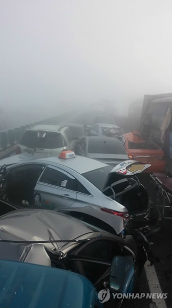 Массовое ДТП в Южной Корее: в аварию попало около 100 автомобилей. ФОТО, ВИДЕО