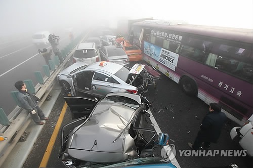 Массовое ДТП в Южной Корее: в аварию попало около 100 автомобилей. ФОТО, ВИДЕО