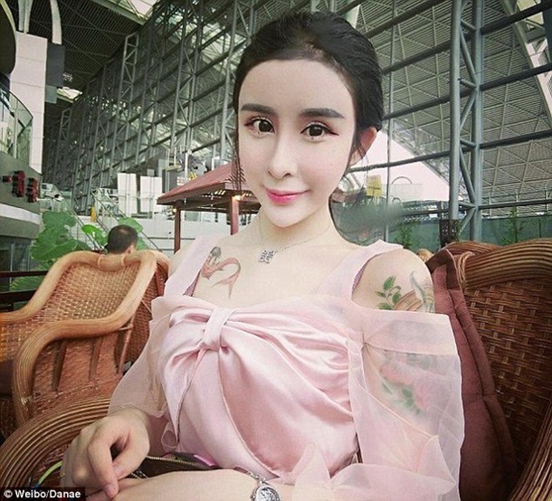 Фото 15-летней китаянки после пластики вызвали фурор в Сети