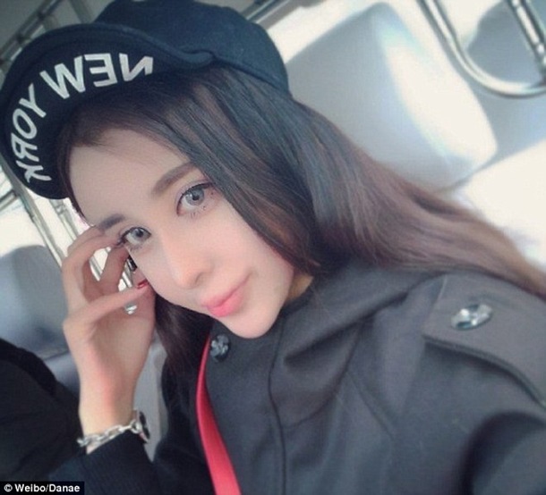 Фото 15-летней китаянки после пластики вызвали фурор в Сети