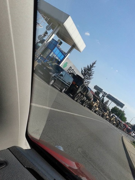В Венгрии на границе с Украиной заметили колонну военной техники. ФОТО