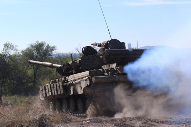 ЛНР убирает танки с передовой: фоторепортаж