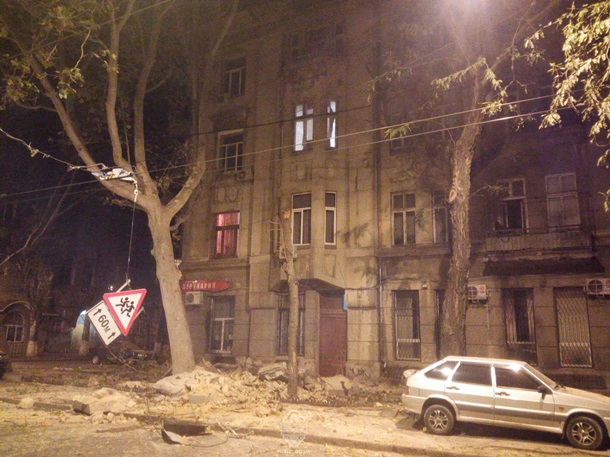 В Одессе обрушилась часть жилого дома. ФОТО