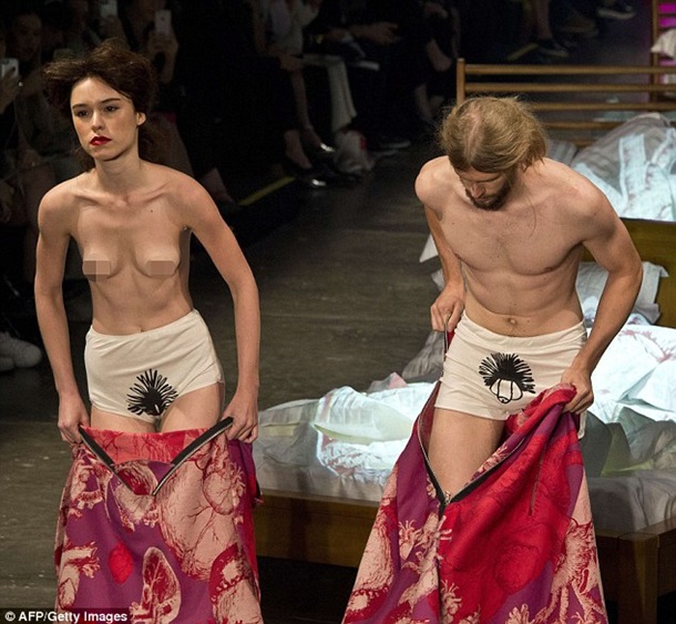 Бразильский дизайнер создал белье с нарисованными гениталиями. Фото
