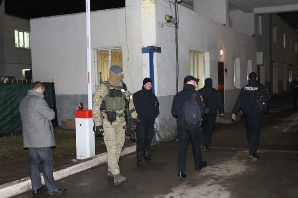 В Одессе в отделении полиции искали наркотики. ВИДЕО