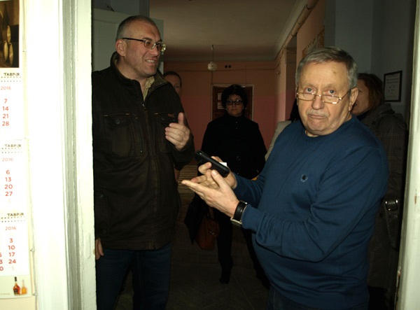 На Херсонщине помощник нардепа сломал руку редактору - СМИ