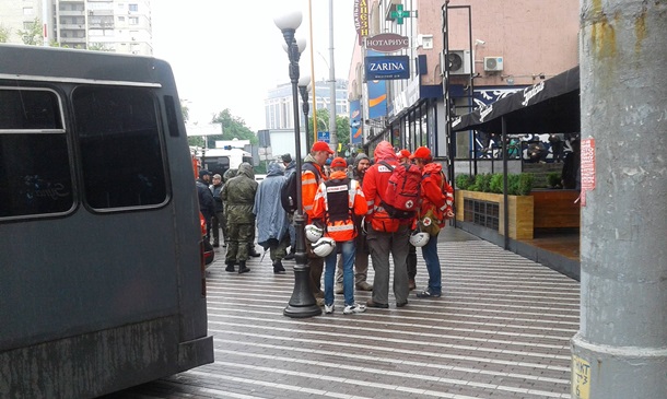 В Киеве проходит ЛГБТ-фестиваль - участников охраняет кордон полицейских В Киеве проходит ЛГБТ-фестиваль - участников охраняет кордон полицейских