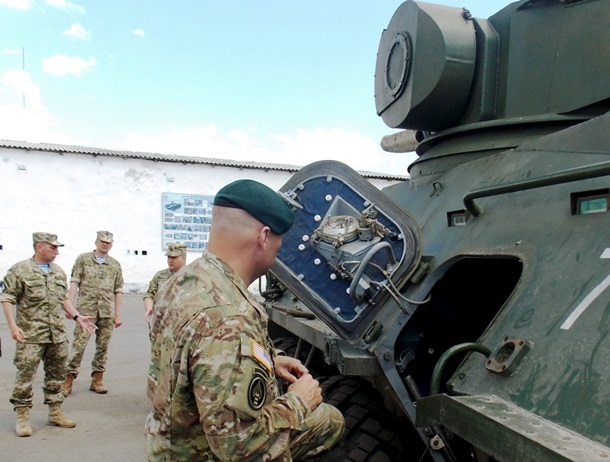 Военные США посетили украинскую бригаду ВДВ Военные США посетили украинскую бригаду ВДВ