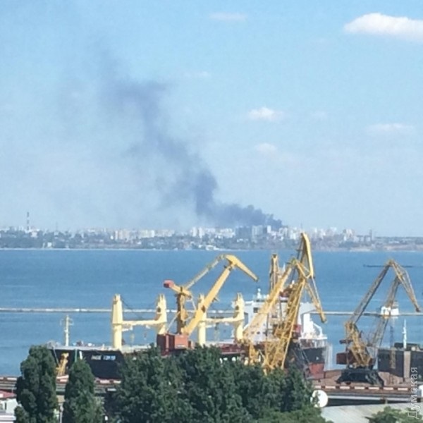 В спальном районе Одессы произошел крупный пожар