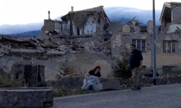 Два человека погибли в результате землетрясения в Италии, серьезно разрушен город Аматриче