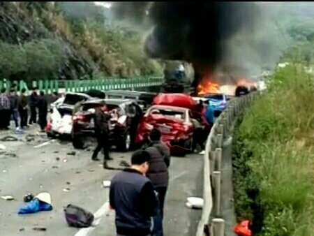 В Китае столкнулись 19 авто: шесть погибших