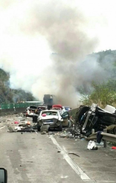 В Китае столкнулись 19 авто: шесть погибших