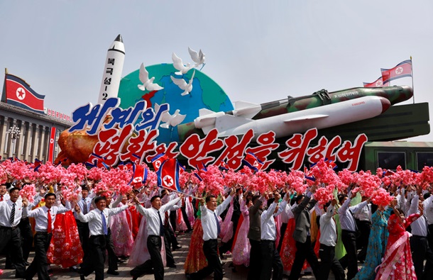 День Солнца: в Пхеньяне прошел военный парад