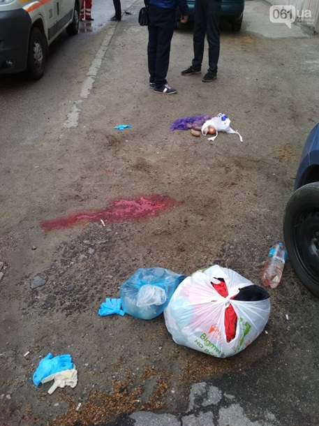 В Запорожье подъемник мусоровоза раздавил пешехода