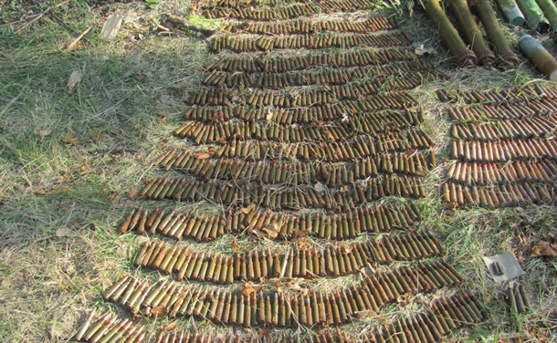 В Луганской области нашли крупный тайник оружия и боеприпасов