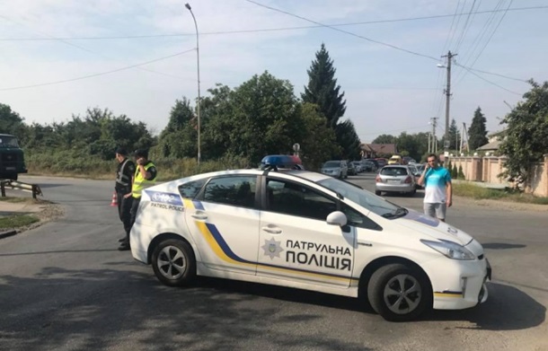 Жители Ужгорода перекрывали улицу, чтобы им отремонтировали дорогу