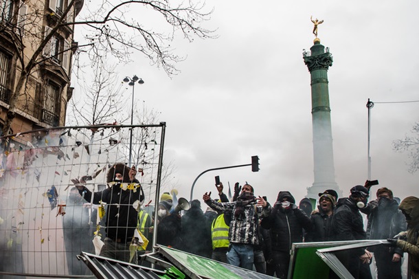 В Париже задержали 52 протестующих