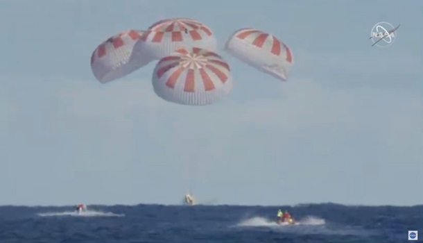 Корабль Crew Dragon вернулся на Землю