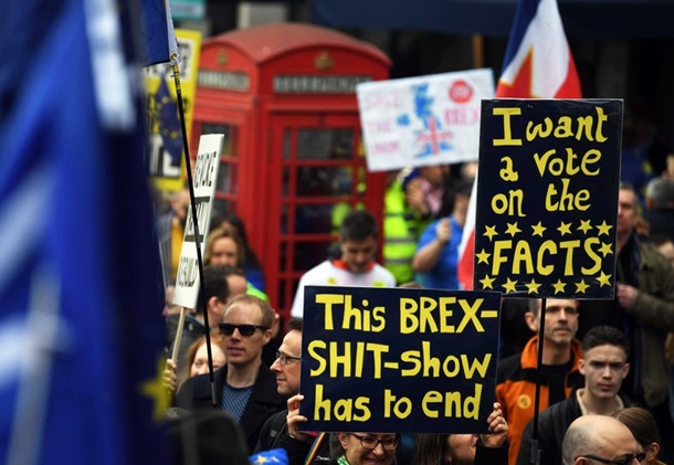 Британцы вышли на массовый марш из-за Brexit