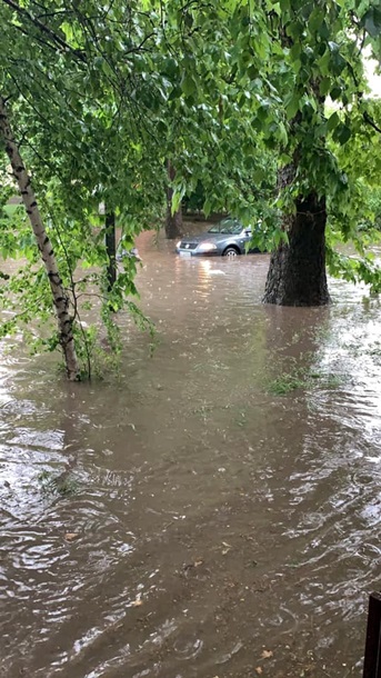 Появились новые фото и видео вчерашнего потопа в Херсоне