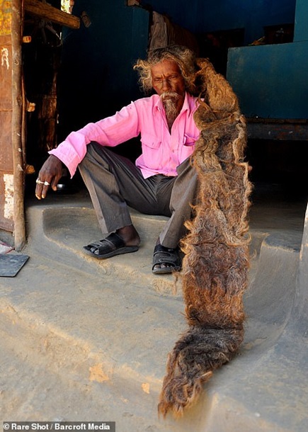 Житель Индии отращивал и не мыл волосы 40 лет