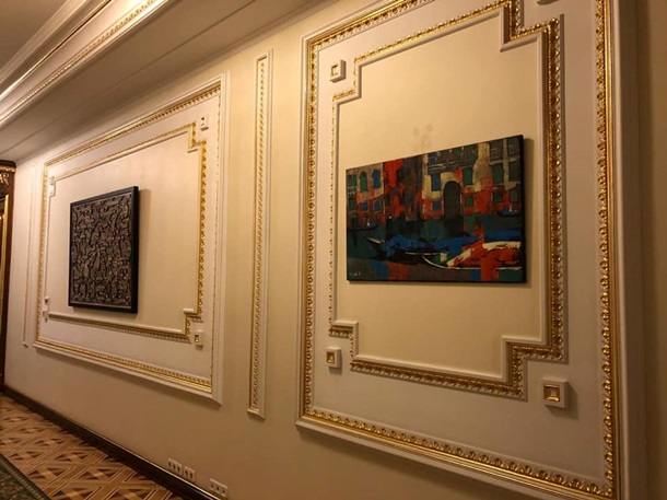 Офис президента Украины украсили картиной с шаурмой