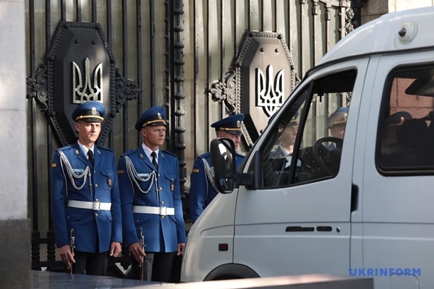 Под Радой проходят несколько акций протеста