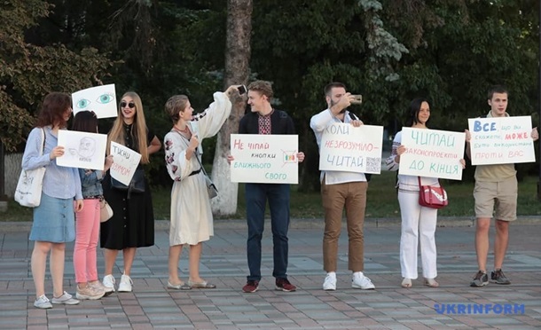 Под Радой проходят несколько акций протеста