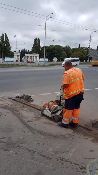 В Киеве появился пешеходный переход с LED-брусчаткой