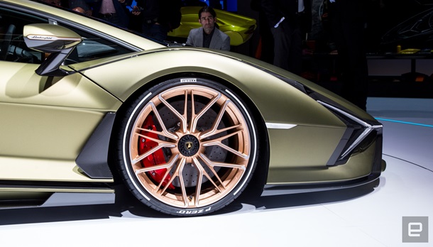 Представлен первый гибридный Lamborghini