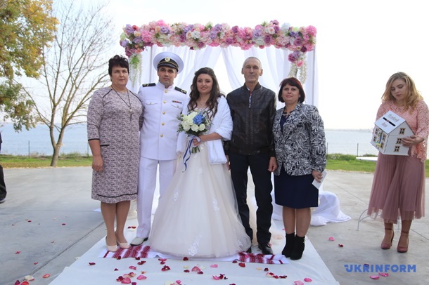 Освобожденный моряк отпраздновал свадьбу в винодельческом хозяйстве князя Трубецкого 