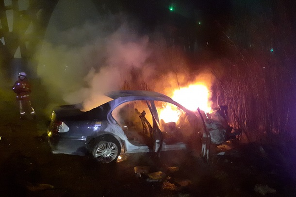 Жуткое ДТП в Днепре: прохожие вытащили водителя из горящего авто, но медики не успели спасти его