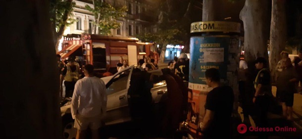 В Одессе ночью случилось крупное ДТП. ФОТО