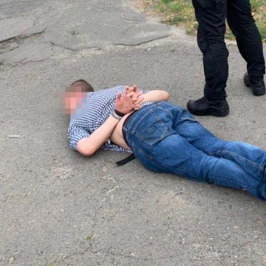В Киеве полицейского задержали за торговлю наркотиками. ВИДЕО