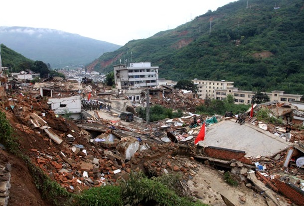 Сильное землетрясение произошло в Китае. Есть жертвы (ФОТО, ВИДЕО) 3