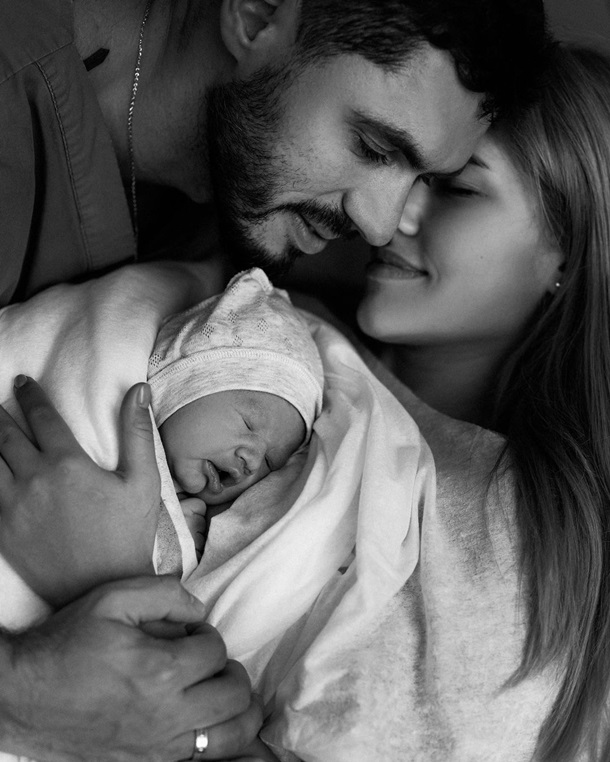 Никита Добрынин и Даша Квиткова стали родителями: первые фото малыша. Афиша Днепра