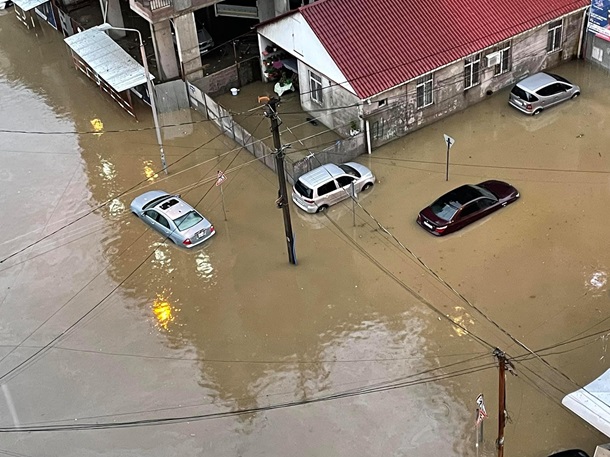 Ливень затопил улицы Батуми
