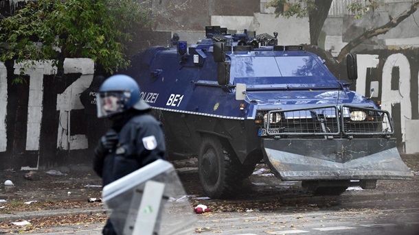 В Берлине 3,5 тысячи полицейских штурмовали сквот 1