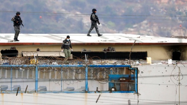 При тюремном бунте в Эквадоре погибли десятки заключенных