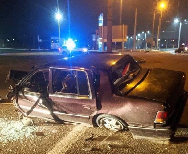 В ДТП в Ровно авто разорвало пополам (фото)
