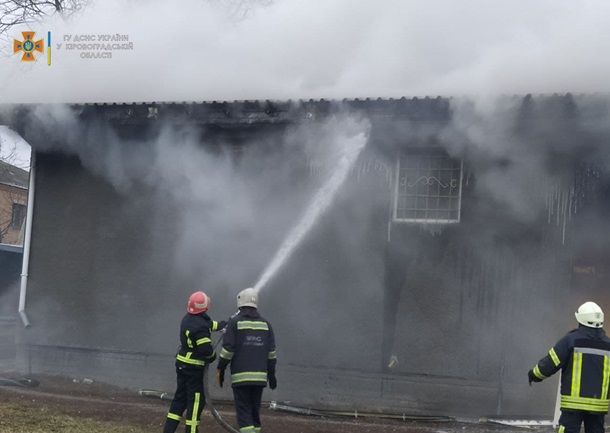 В Кропивницком потушили пожар в столярном цеху (фото)
