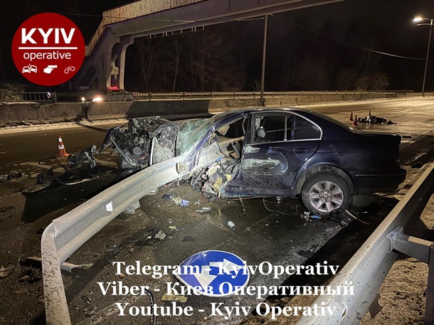 Страшное ДТП в Киеве: водитель BMW погиб, пассажиру оторвало ногу и руку (фото 18+)