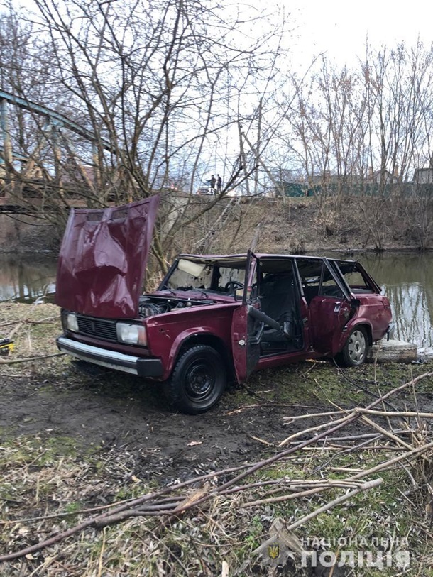 На Львовщине авто слетело с моста в реку, есть жертва