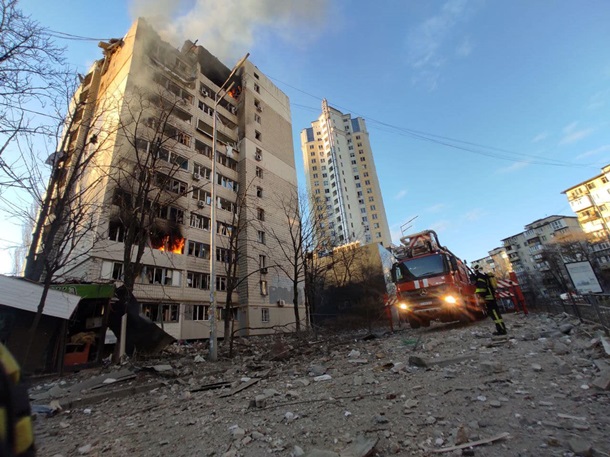 В Киеве из-за обстрела произошел обвал в доме 6