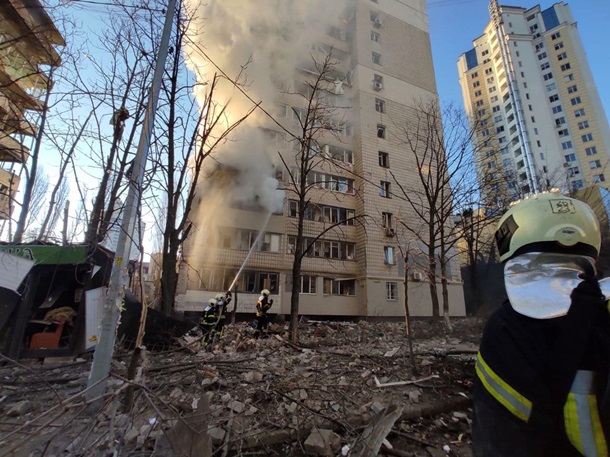 В Киеве из-за обстрела произошел обвал в доме 5