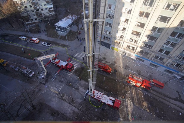 В Киеве из-за обстрела произошел обвал в доме 3