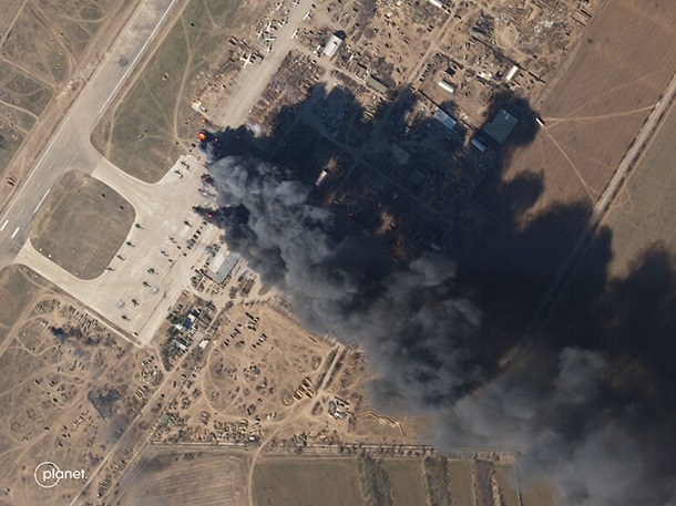 Взрывы в Чернобаевке во время уничтожения вражеской техники вчера под Херсоном зафиксировал спутник NASA (ФОТО) 1