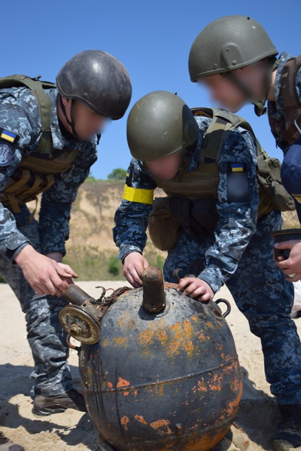 В Одессе взорвали мину, которую выбросило на берег (ФОТО, ВИДЕО) 5