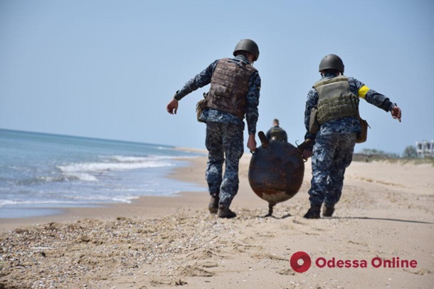 В Одессе взорвали мину, которую выбросило на берег (ФОТО, ВИДЕО) 3